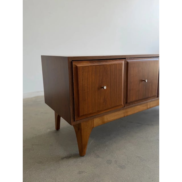 Mid-Century Modern Vintage Mid Century Media Console For Sale - Image 3 of 14