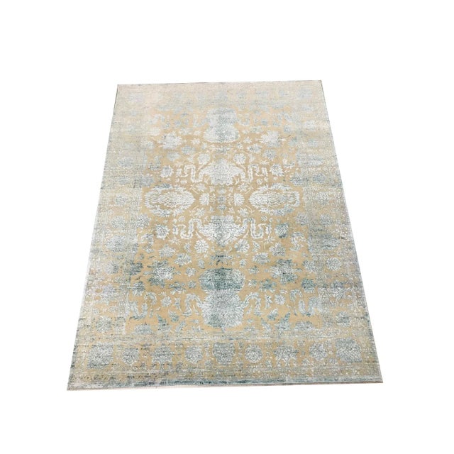 Indian rug with Middle Eastern design crafted with 600,000 knots / m2 wool and silk. Its sleek design will be an important...