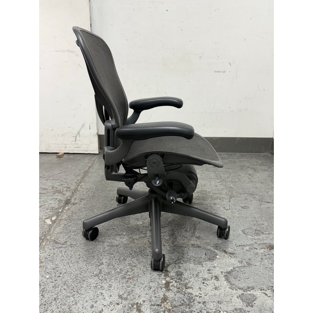 Herman Miller Aeron Office Chair, Size B For Sale In San Francisco - Image 6 of 12