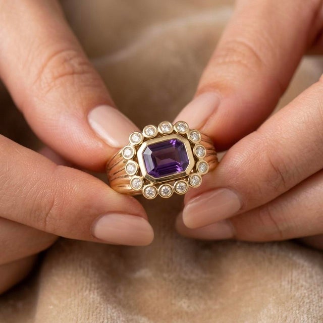 Make a bold, sophisticated statement with this exquisite vintage-inspired cocktail ring. At its heart sits a striking...