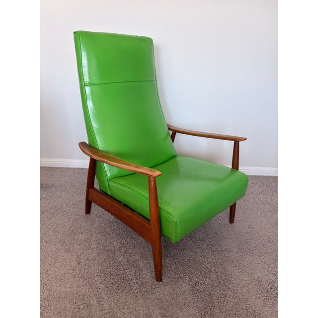 Mid-Century Modern 1960s Milo Baughman-Attributed Model 74 Recliner – Mid-Century Modern – Original Chartreuse Vinyl For Sale - Image 3 of 16