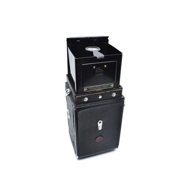 Mid 20th Century 1940s Kodak Twin Lens Reflex Tlr Camera With Original Leather Case and Cap For Sale - Image 5 of 12