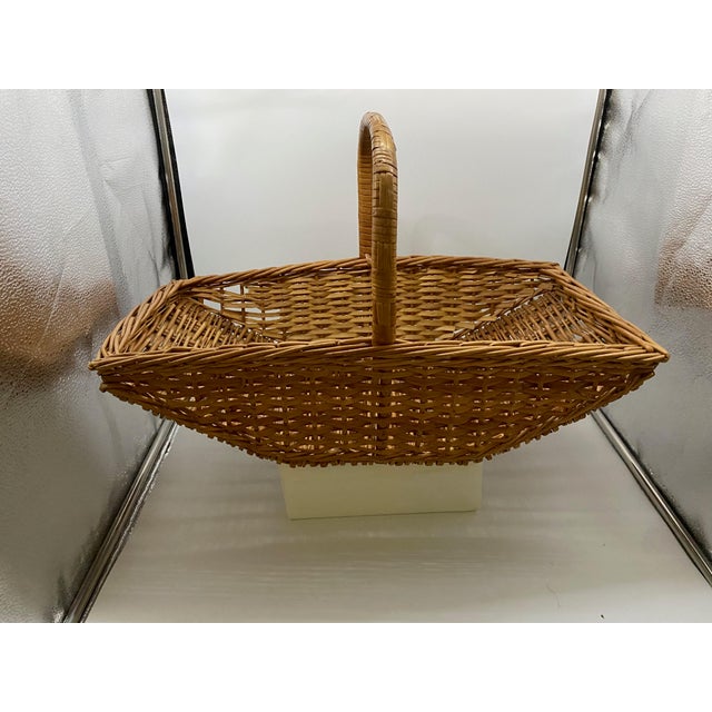 1970s Vintage Woven English Willow/Wicker Garden Basket With Handle For Sale - Image 5 of 18