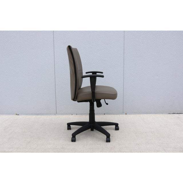 Taupe Steelcase Turnstone Jacket Ergonomic Executive Desk Chair in Taupe Leather, New For Sale - Image 8 of 18