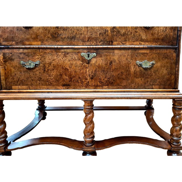 Queen Anne 18th-Century English Burr Walnut Chest-on-Stand For Sale - Image 3 of 17