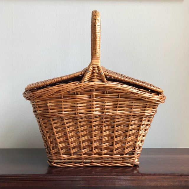 Mid-20th Century Wicker Picnic Basket For Sale - Image 4 of 12