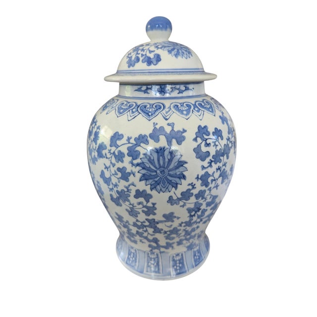 Vintage Chinoiserie Blue and White Ceramic Ginger Jar For Sale In Charlotte - Image 6 of 12