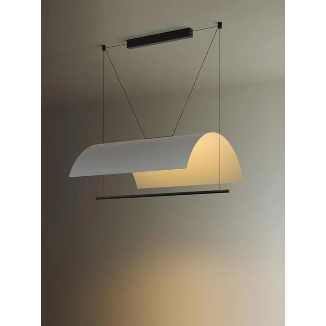 Lámina mayor pendant lamp by antoni arola. Dimensions: d 98.7 x w 80 x h 35 cm. Materials: metal, plastic. A line of light...