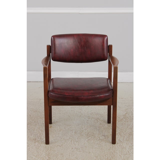 1970s Pair of Jens Risom Mid Century Modern Walnut Armchairs For Sale - Image 5 of 16