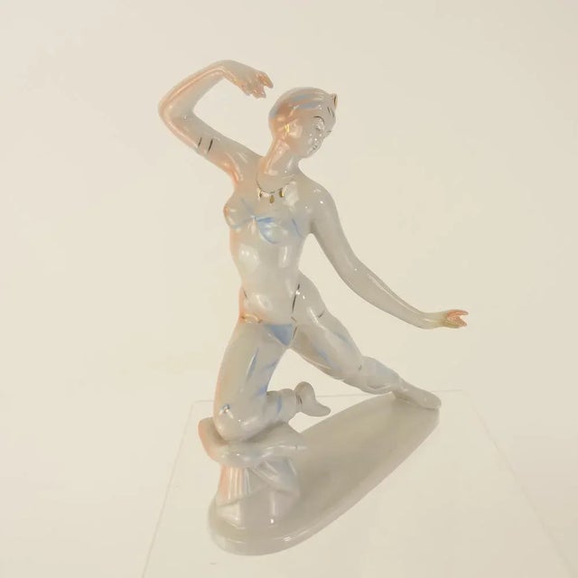 1960s Porcelain Dancer Figurine from Hollohaza, 1960s For Sale - Image 5 of 11