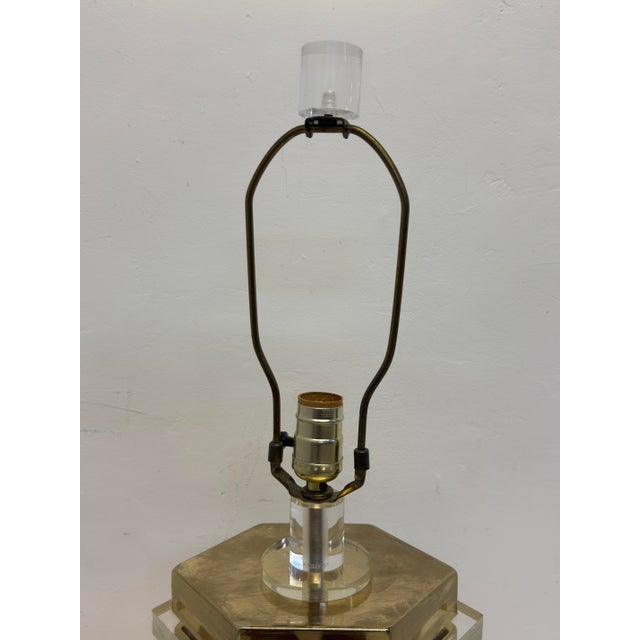 Mid-Centruy Brass and Lucite Table Lamp With Lucite Finial, 1970s For Sale - Image 13 of 16