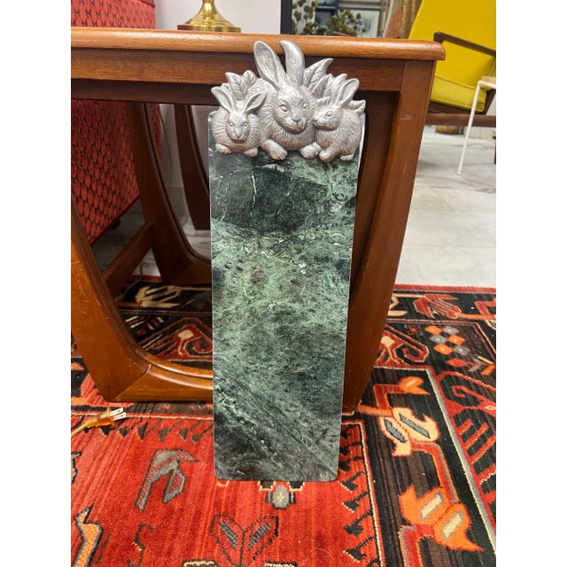 1980s 1980s Arthur Court Rabbit Bunny Green Marble Cheeseboard For Sale - Image 5 of 9