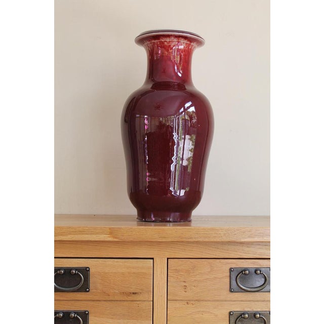 Chinese Early Qing Dynasty Sang De Boeuf Vases, Set of 2 For Sale - Image 4 of 18