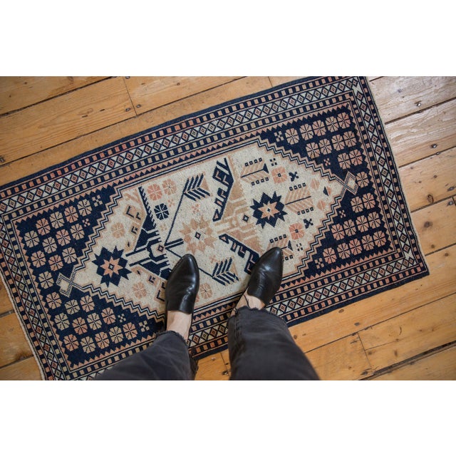 :: Geometric germinating blossoms in unidirectional format wrapped by floral top view corner spandrel overlays. Colors and...