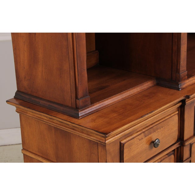 Nichols & Stone Williamsburg Maple Bookcase Display Cabinet For Sale - Image 10 of 18