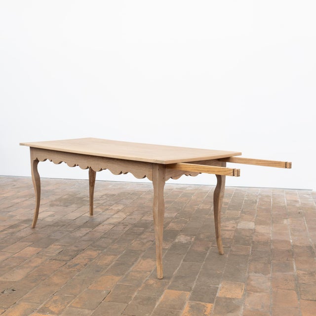 An elegant antique oak table dating from the 19th century, characterized by its light silhouette and beautiful decorative...
