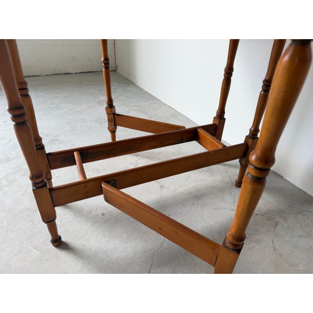 Vintage American Solid Cherry Wood Drop-Leaf Breakfast Dining Table For Sale In Miami - Image 6 of 11