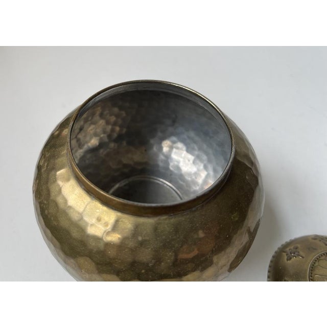 1940s Art Deco Italian Tea Jar in Hammered Brass, 1940s For Sale - Image 5 of 9