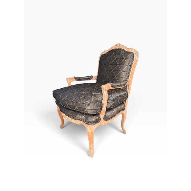 French Vintage Louis XV Style Carved Wood Bergère Chair in Black & Cream Geometric Fabric For Sale - Image 3 of 16