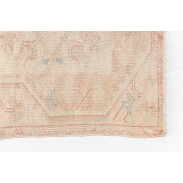 Turkish Vintage Turkish Oushak Runner - Neutral Pastel Medallion For Sale - Image 3 of 10