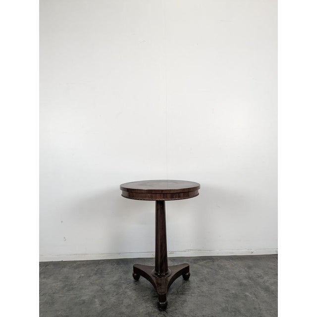 Empire Style Mahogany Tripod Pedestal Table, in Very Good conditions.