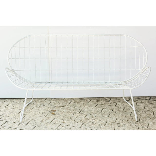 1960s Vintage 1960's White Painted Iron Garden and Patio Furniture Style of Salterini Set of 4 For Sale - Image 5 of 13