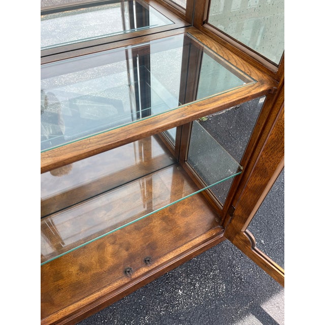 1970s Drexel Heritage Old Continent Collection French Country Illuminated Display Cabinets- A Pair For Sale - Image 6 of 12