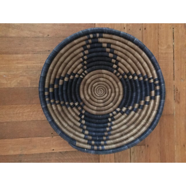 African Hand-Made Round Basket, 12.75 In. Diameter, Natural and Black For Sale In San Francisco - Image 6 of 6