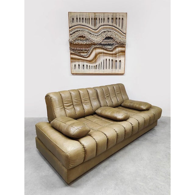 One of a kind, this rare vintage leather De Sede DS-85 sofa/daybed/chaise longue. Period: 1976. Swiss luxury at its best....