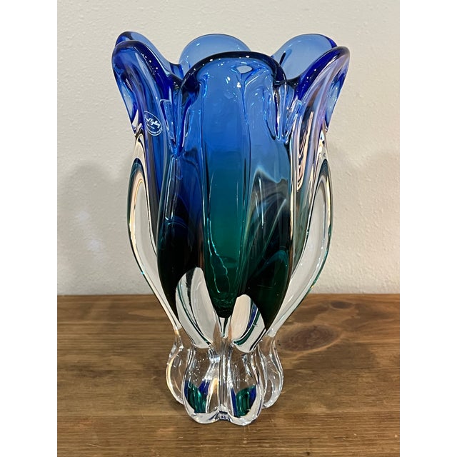 Royal Gallery Cobalt & Emerald Art Glass Tulip Vase, Poland 1999 For Sale - Image 4 of 11