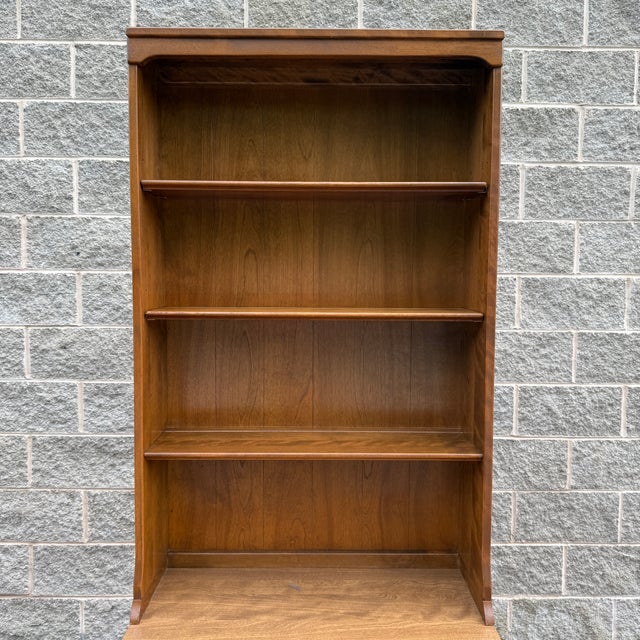 Camel Vintage Ethan Allen American Traditional Heirloom Nutmeg Maple 2 Piece Wall Unit / Bookcase For Sale - Image 8 of 17