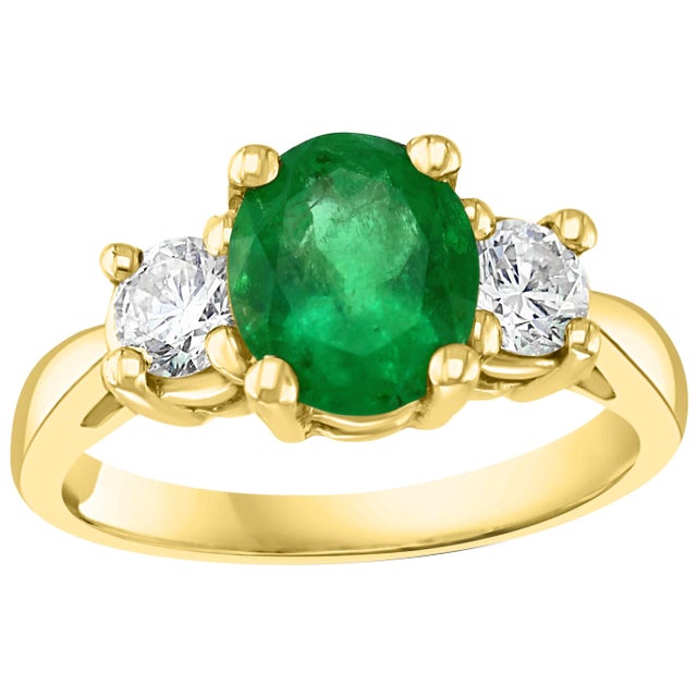 Oval Emerald and Diamond Three-Stone Ring 14 Karat Yellow Gold For Sale - Image 15 of 18