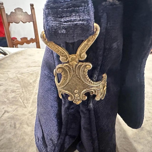 This is an exceptionally charming and rare vintage shoulder bag from the 1970s by Beghé Reaction, showcasing a rich...