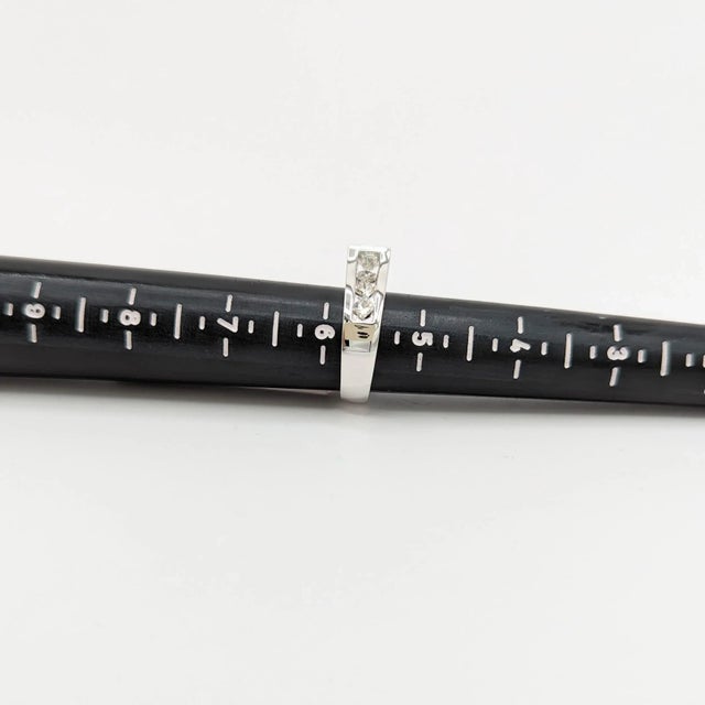 Metal White Diamond Princess Cut Ring in 14K White Gold, size 5.5 For Sale - Image 7 of 7