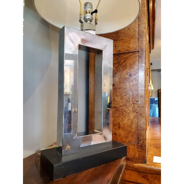 Pair of Mid-Century Modern Chrome Table Lamps With Black Bases For Sale - Image 4 of 8