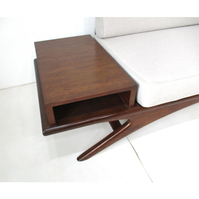 Mid 20th Century Vladimir Kagan Styled Sculptural Walnut Daybed Sofa by Otmar For Sale - Image 5 of 13