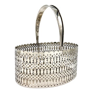 Vintage International Silver Silver-Plated Oval Pierced Basket With Swing Handle — Traditional / English Country / Cottage For Sale
