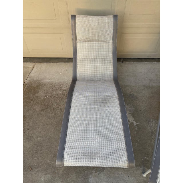 Modern Pair Richard Schultz Knoll Chaise Lounge Chair Aluminum Mesh Modern Patio Pool For Sale - Image 3 of 10