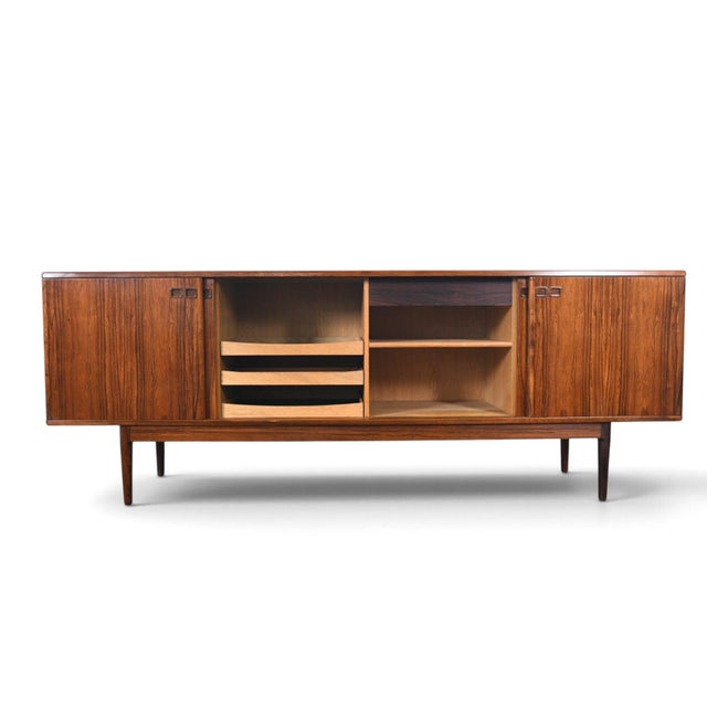 Mid-Century Modern Mid 20th Century Brazilian Rosewood Credenza by Johannes Andersen, Attributed For Sale - Image 3 of 14