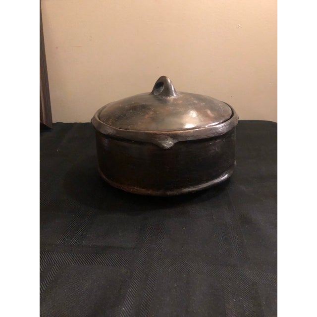 Vintage Ethiopian Hand-Burnished Black Clay Lidded Vessel – Peace Corps Provenance For Sale In New York - Image 6 of 10
