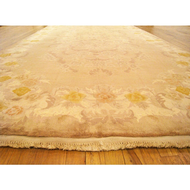 Vintage Chinese Art Deco Oriental Rug, in Gallery Size, W Flowers and Ivory Tone For Sale In New York - Image 6 of 7