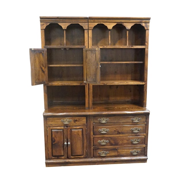 1960s Sprague and Carleton Country Cabinet Solid Knotty Pine Maker Rustic Americana Style 56" Custom Wall Unit / Bookcase W. Cabinets For Sale - Image 5 of 17