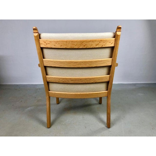 Cream Set of Danish GE-284 Jubilee Lounge Chairs in Oak by Hans J. Wegner for Getama, 2003 For Sale - Image 8 of 14
