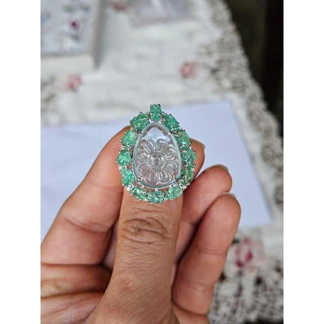 Set in 18k Gold, 13.39 Carats Carved Aquamarine, Emerald & Diamond Cocktail Ring, Us Size 6 For Sale - Image 6 of 10