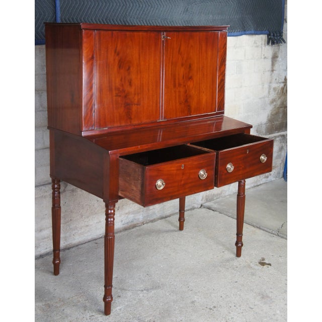 Federal store secretary desk