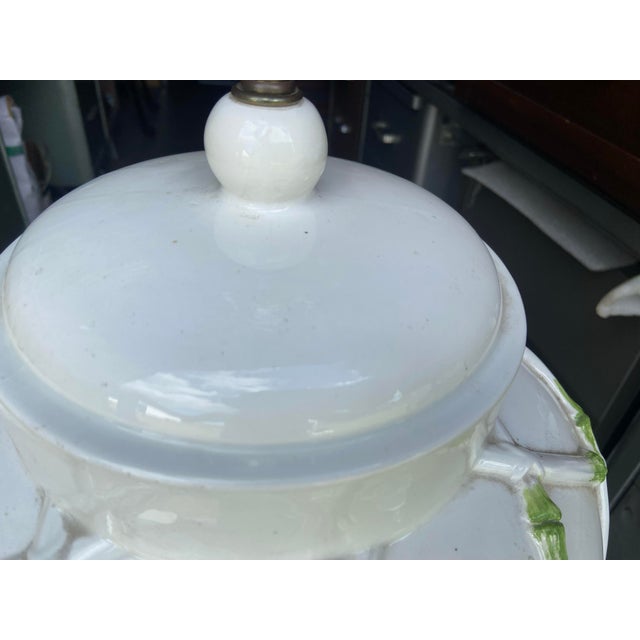 Vintage Mid-Century Modern Hollywood Regency Faux Bamboo White Ceramic Table Lamp For Sale In Sacramento - Image 6 of 12