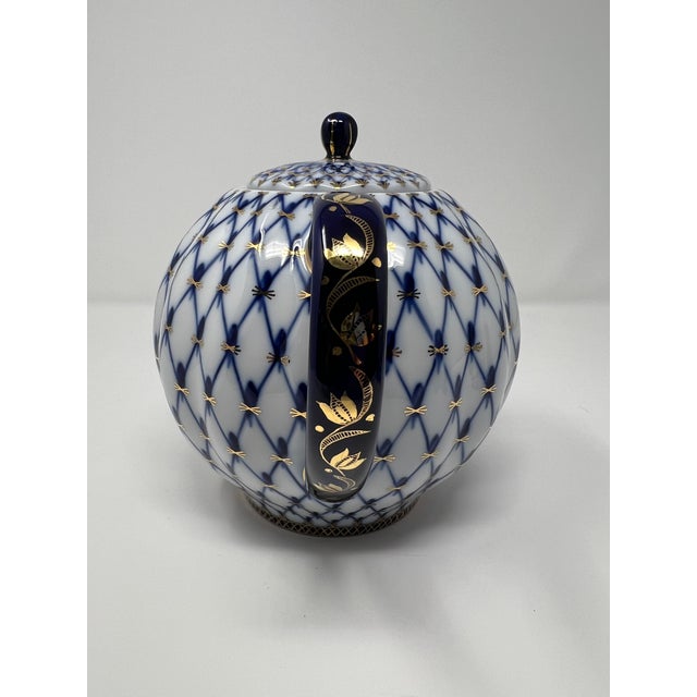 1970s Imperial Russian Cobalt Net Porcelain Teapot With Hand-Painted Gold For Sale - Image 4 of 12