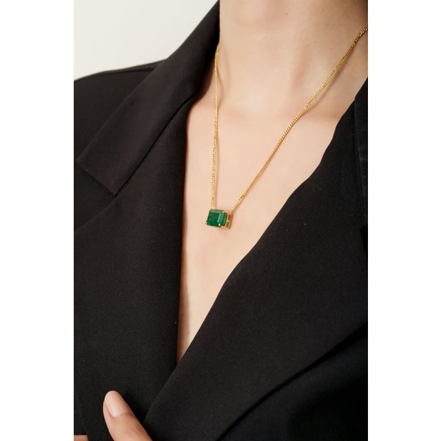 Certified 7.7ct Octagon-Cut Green Emerald Solitaire Necklace in 14k Gold For Sale In New York - Image 6 of 13