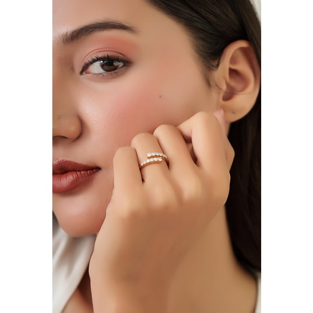 Contemporary 18k Yellow Gold Open Wrap Round Brilliant Diamond Bypass Ring Size 5 For Sale - Image 3 of 14