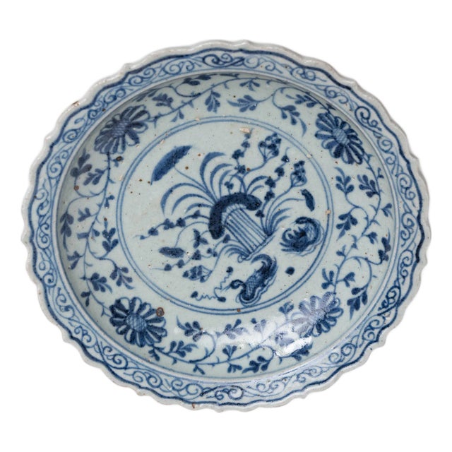 1800s Chinese Blue & White Serving Dish With Lotus & Ducks For Sale